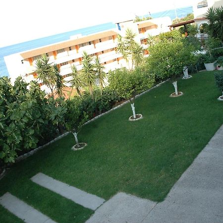 Makis Studios & Apartments Poros  Exterior photo