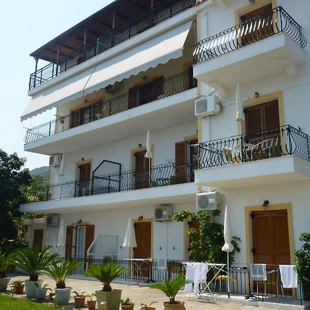 Makis Studios & Apartments Poros  Exterior photo