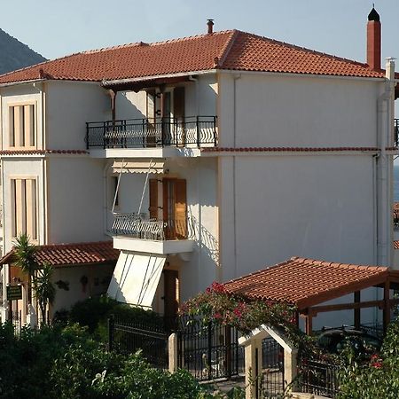 Makis Studios & Apartments Poros  Exterior photo