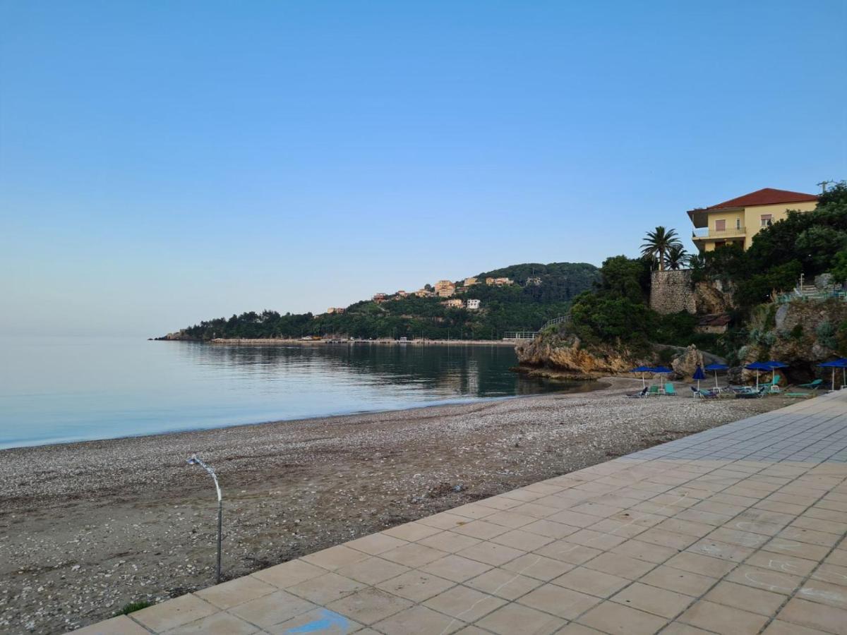 Makis Studios & Apartments Poros  Exterior photo