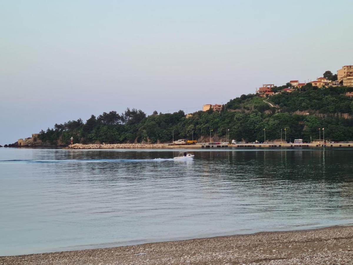 Makis Studios & Apartments Poros  Exterior photo