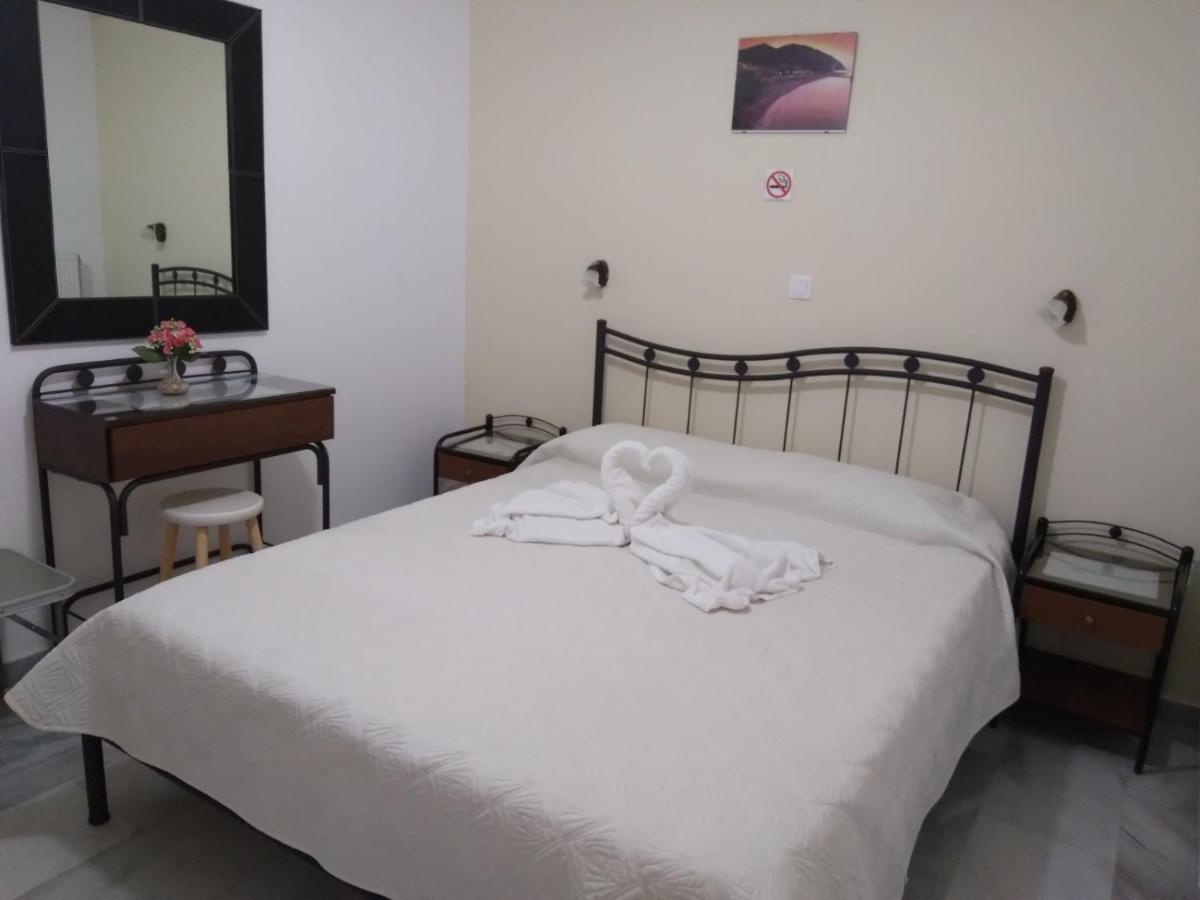 Makis Studios & Apartments Poros  Exterior photo