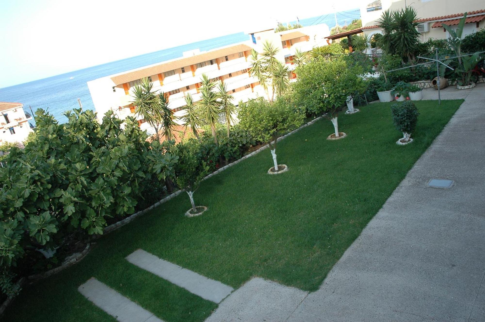 Makis Studios & Apartments Poros  Exterior photo
