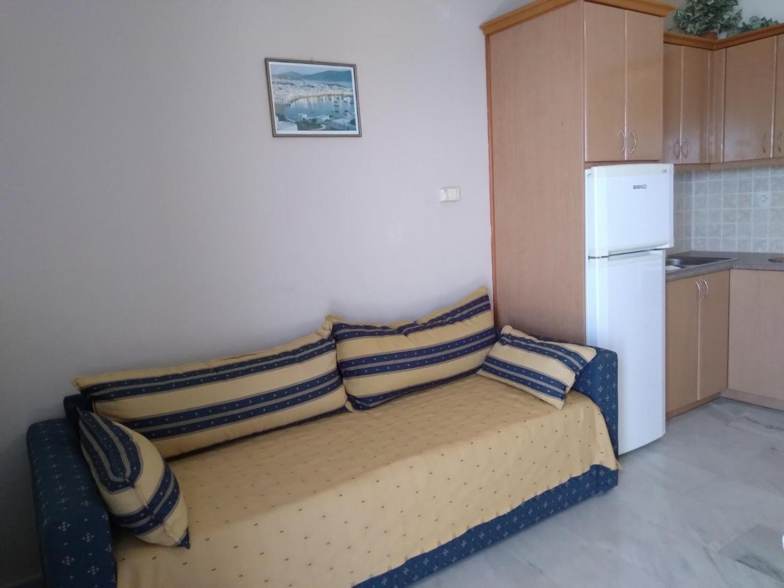 Makis Studios & Apartments Poros  Exterior photo