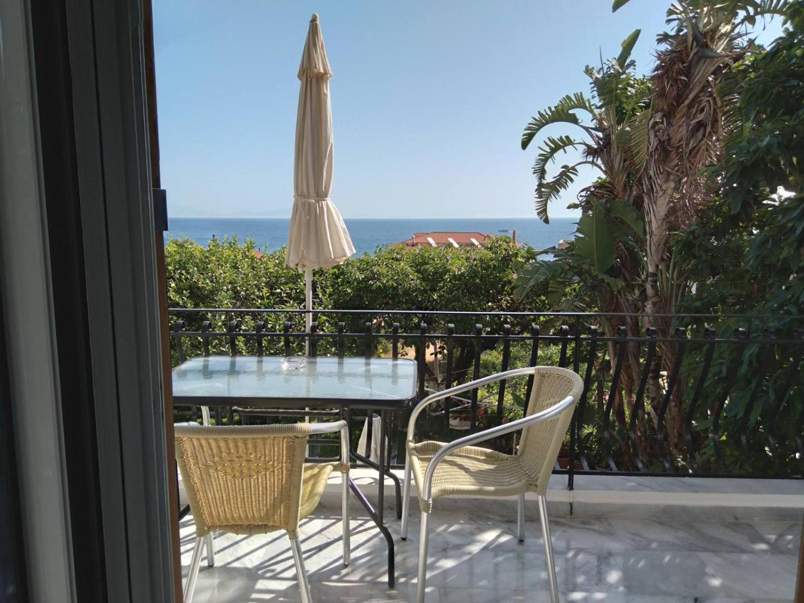 Makis Studios & Apartments Poros  Exterior photo