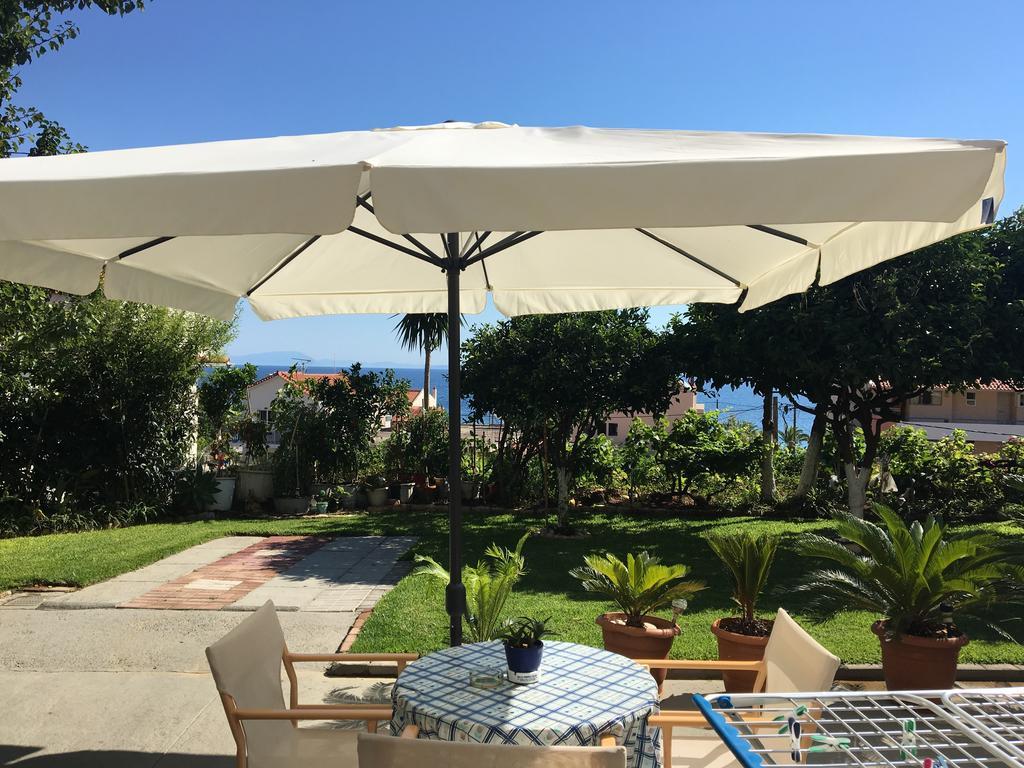 Makis Studios & Apartments Poros  Exterior photo
