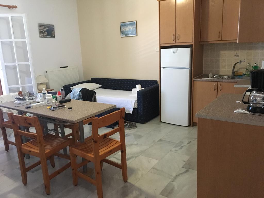 Makis Studios & Apartments Poros  Exterior photo