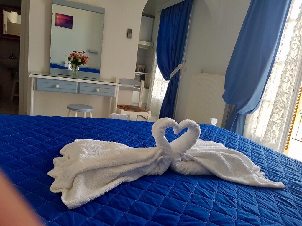 Makis Studios & Apartments Poros  Exterior photo